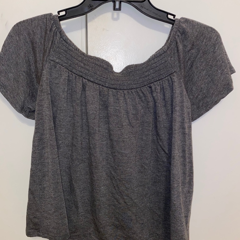 grey top